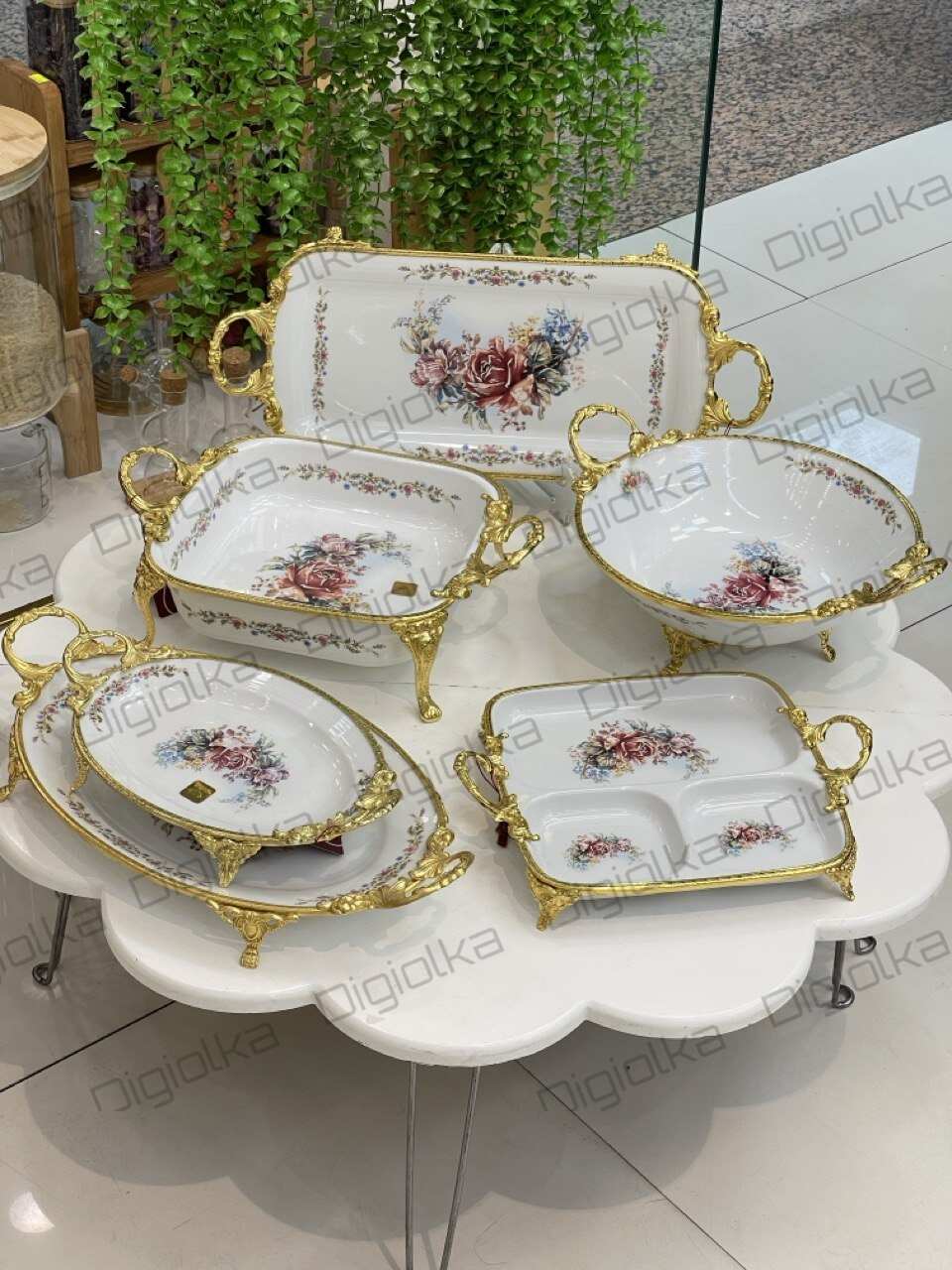 ظروف چینی گلدار پایه برنجی اصلی